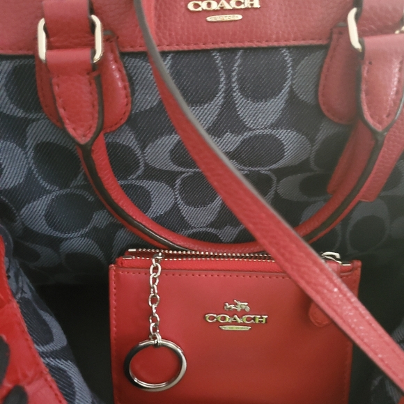 Preloved Coach Bennet Purse w/wallet & Coach Rebecca 9.5 shoes (great condition) - Picture 7 of 16